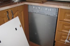 Установка фасада на посудомоечную машину в Волжском