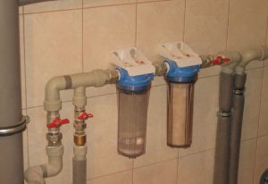 Установка проточного фильтра для воды в Волжском