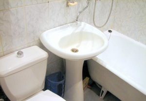 Установка раковины тюльпан в ванной в Волжском